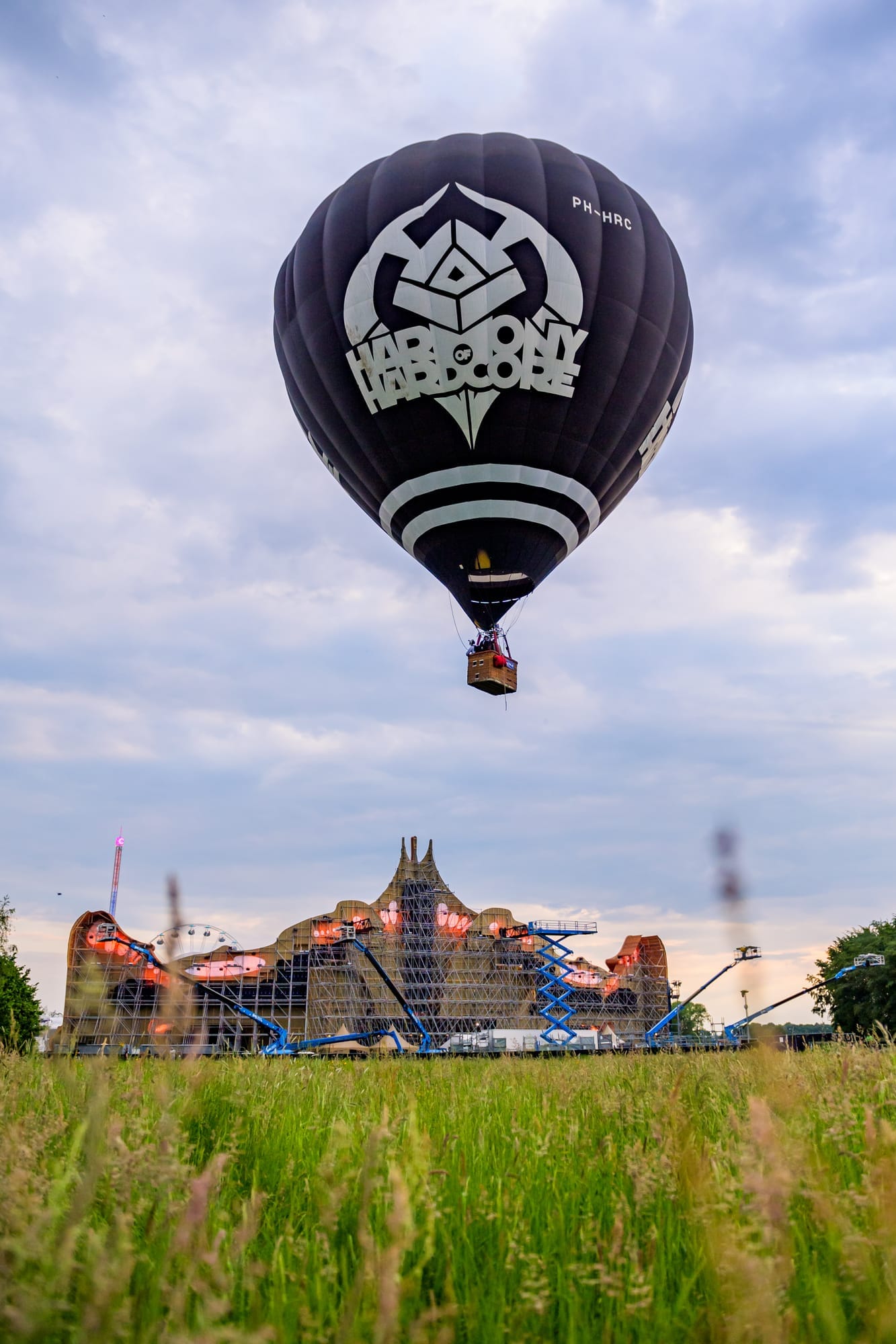 Skydiving show photo